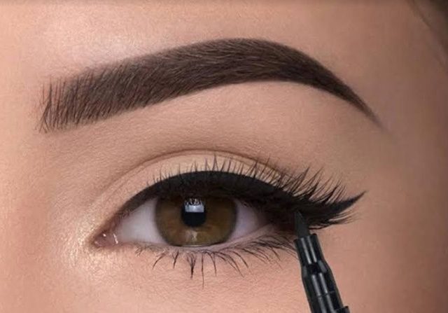 5 tips menggunakan eyeliner kering dengan benar untuk tampilan mata yang lebih indah