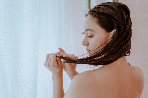 7 tips merawat rambut ikal yang wajib anda ketahui