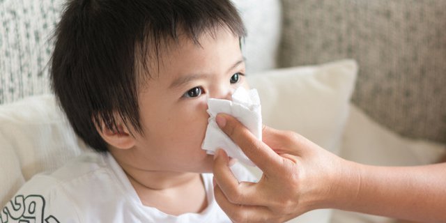 7 tips mudah untuk mengobati batuk pilek bayi